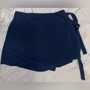 Medium navy skort from forever 21